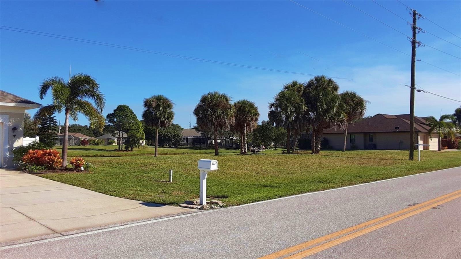 ROTONDA WEST LONG MEADOW - Land