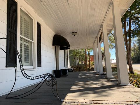 A home in HIGH SPRINGS