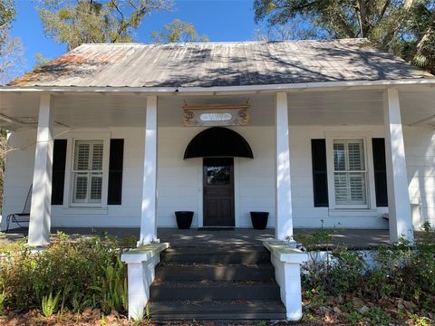 A home in HIGH SPRINGS