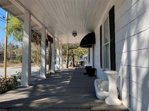 A home in HIGH SPRINGS