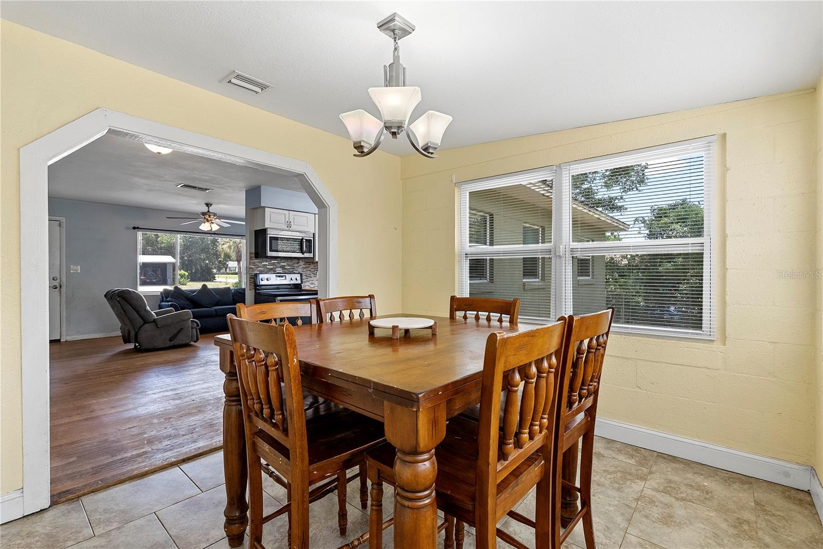 20 OLEANDER LANE