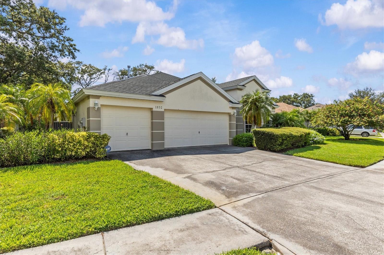 1852 LONGVIEW LANE