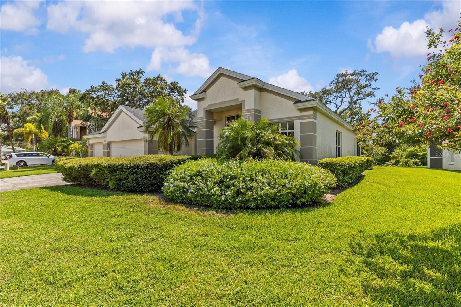1852 LONGVIEW LANE
