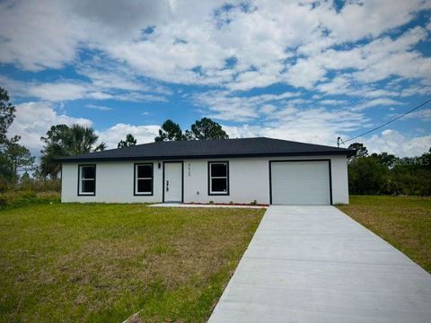 Photo of 5620 Virtudes Street, Sebring, FL 33872 (MLS # S5148209)