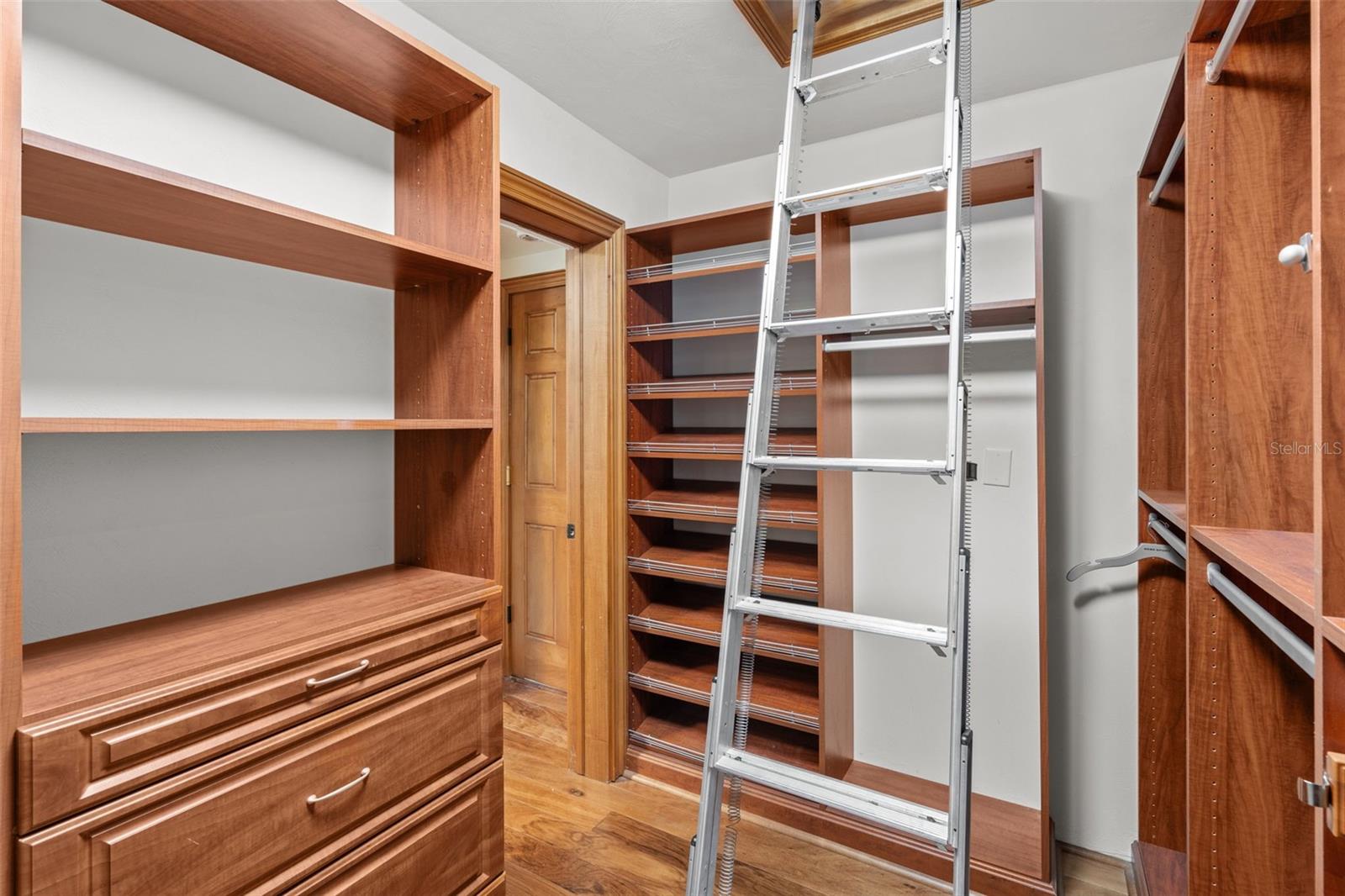 O BYRNES HALIFAX SHORES - Residential