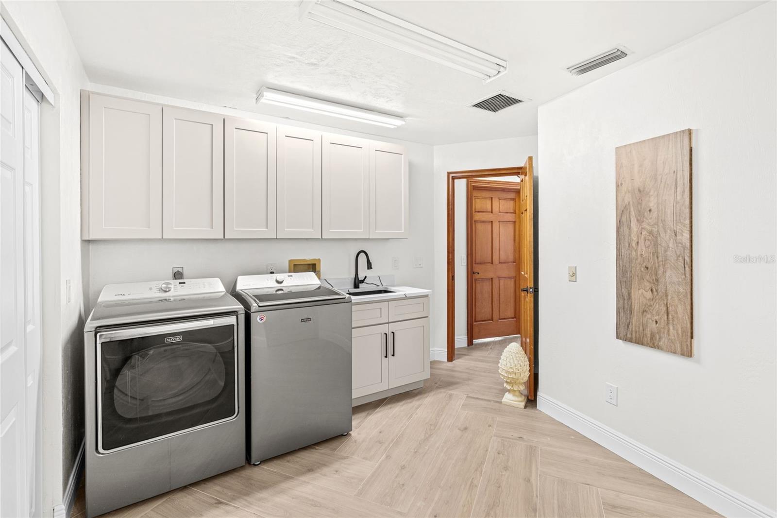 O BYRNES HALIFAX SHORES - Residential