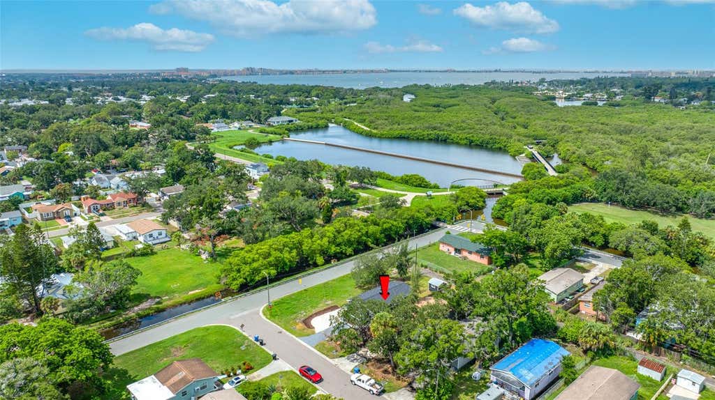 Photo of 2547 Kingston Street S, St Petersburg, FL 33711 (MLS # TB8537721)
