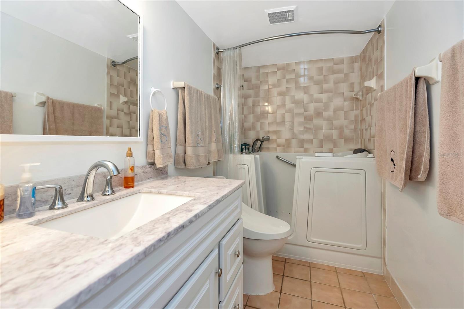 FAIRWIND SHORES CONDO PH 11 - Residential