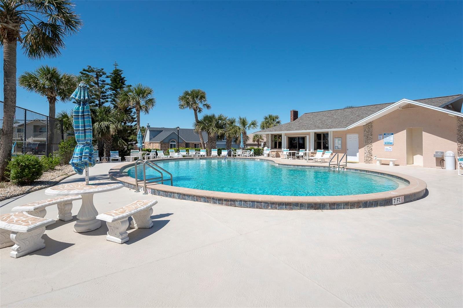 FAIRWIND SHORES CONDO PH 11 - Residential