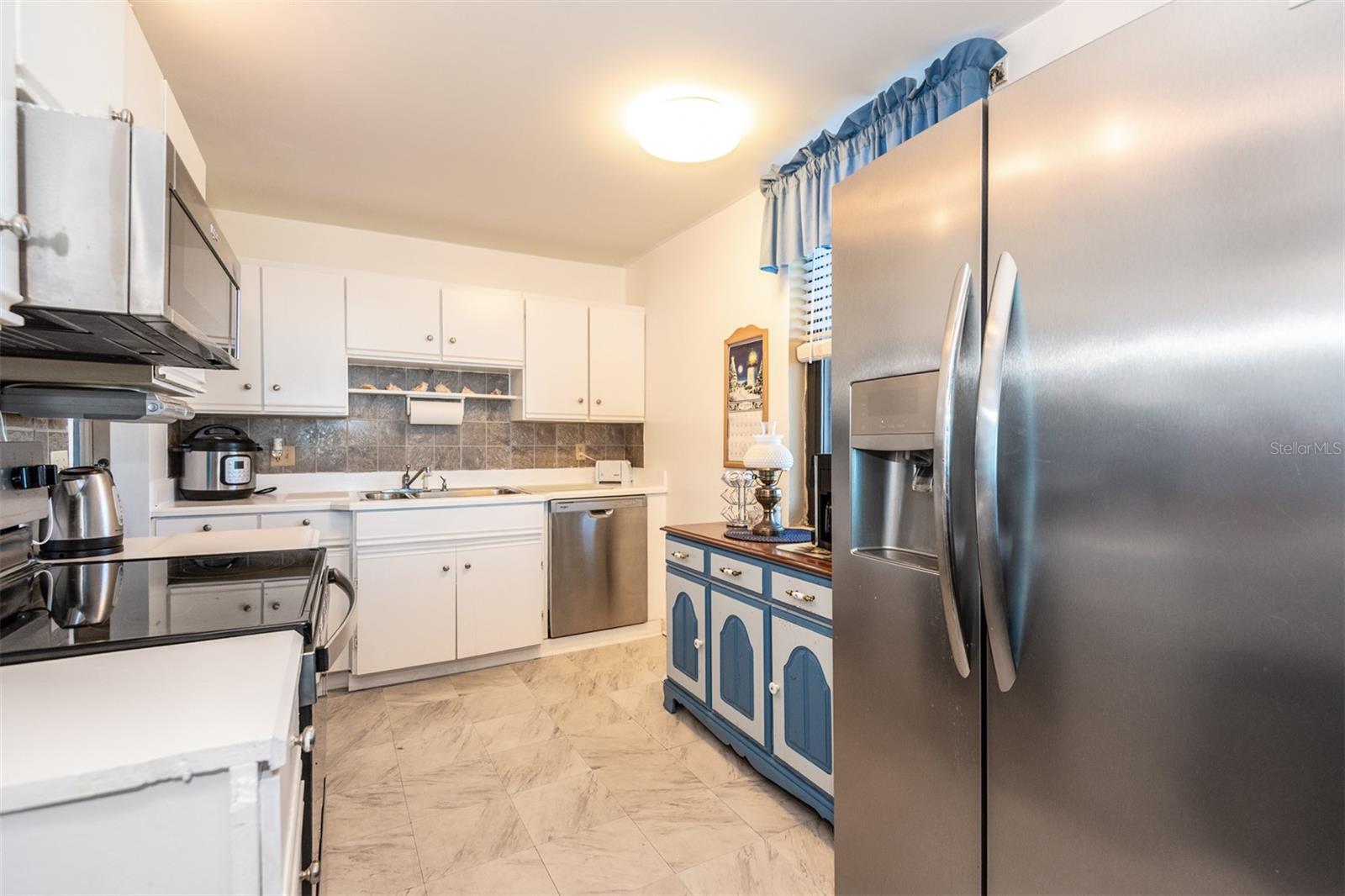 FAIRWIND SHORES CONDO PH 11 - Residential