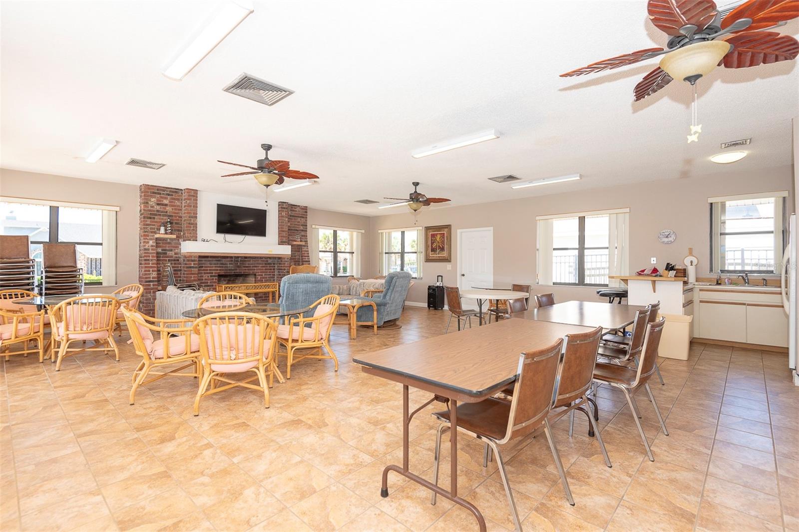 FAIRWIND SHORES CONDO PH 11 - Residential