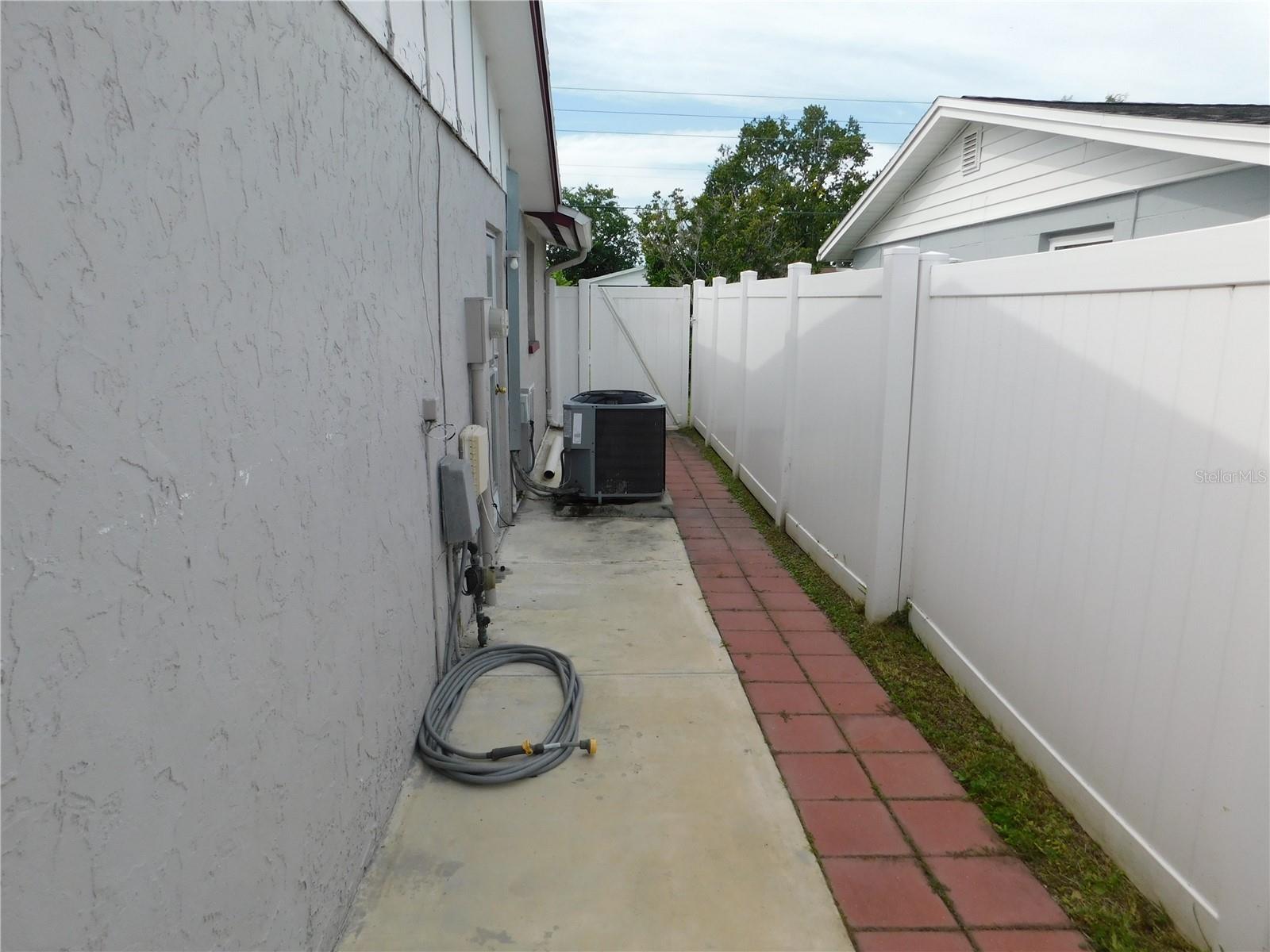 TAHITIAN HOMES - Residential