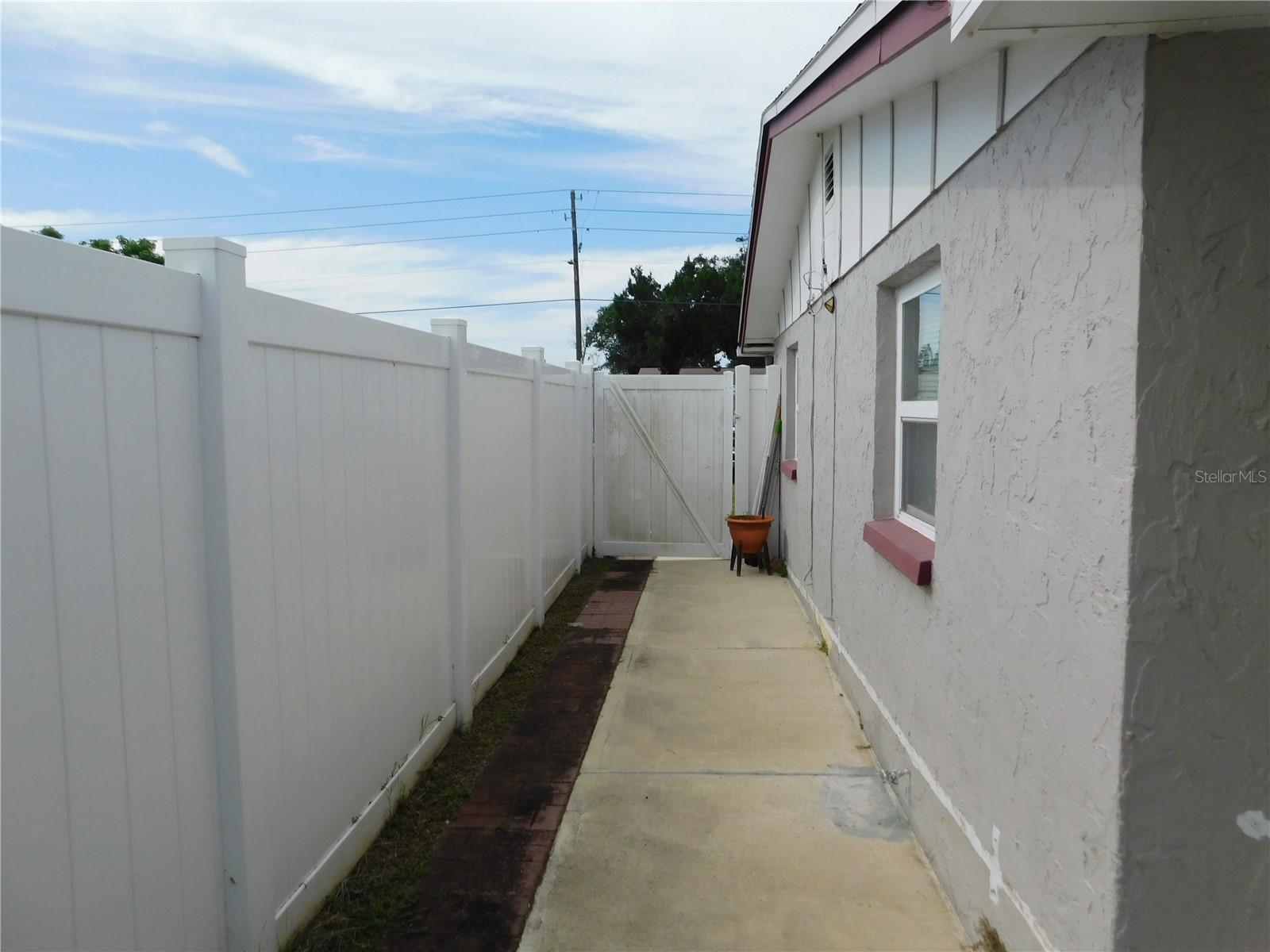 TAHITIAN HOMES - Residential