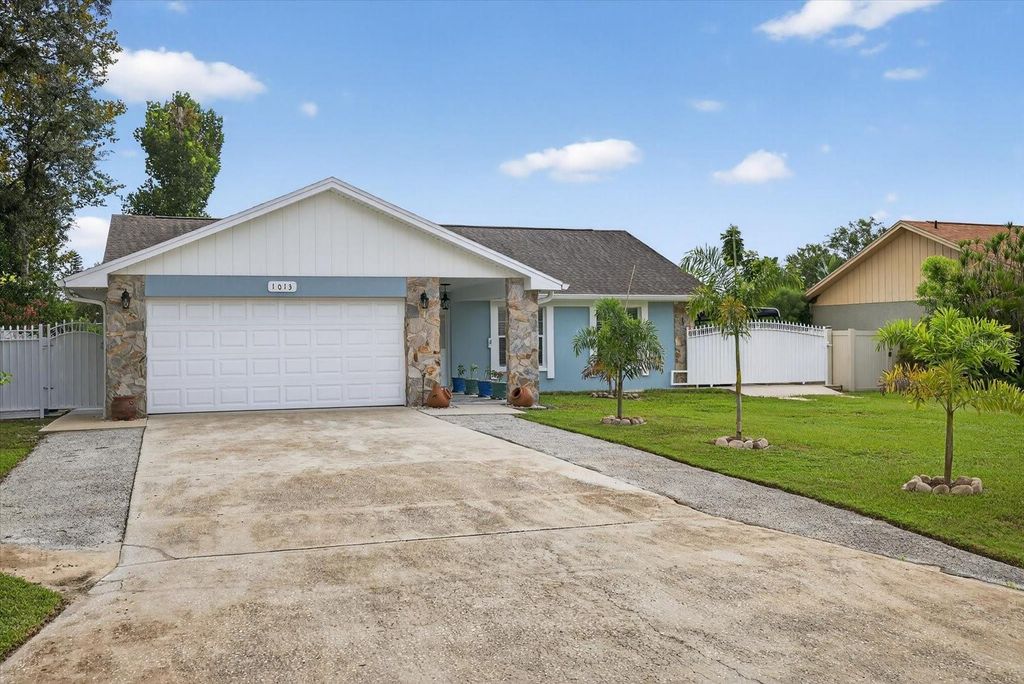 Photo of 1013 Ridgefield Drive, Valrico, FL 33594 (MLS # TB8423321)