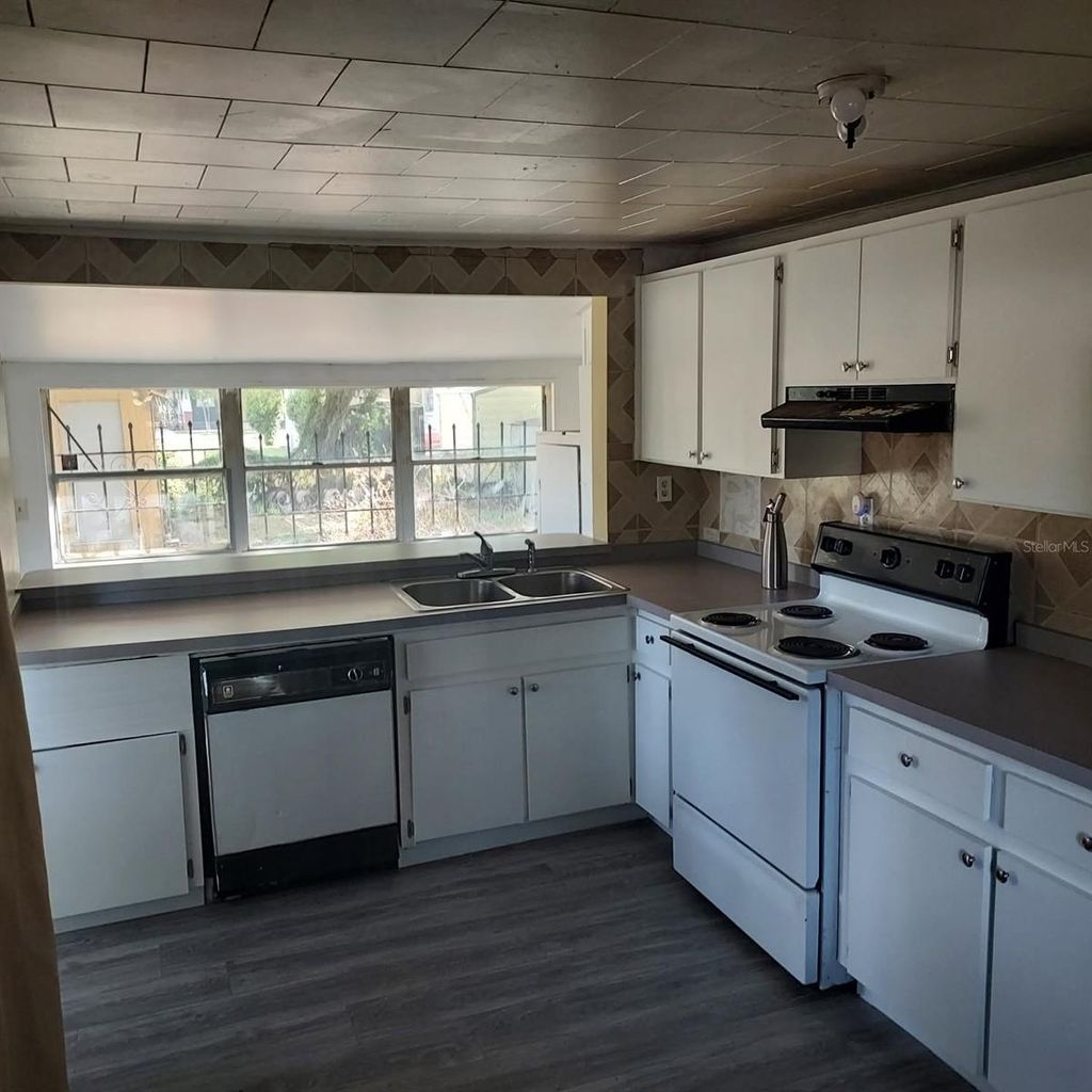Photo of 1221 E Dr Martin Luther King Jr Boulevard, Tampa, FL 33603 (MLS # TB8435092)