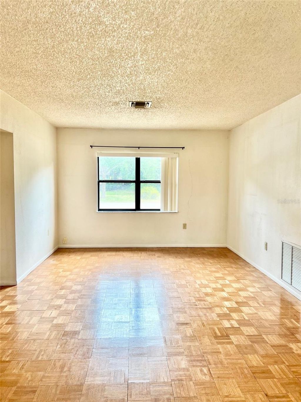 Photo of 718 Buckminster Circle, Orlando, FL 32803 (MLS # O6412244)