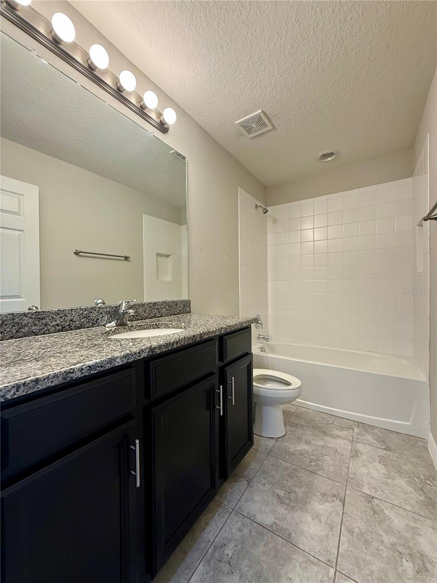 OAK CREEK - Residential Lease