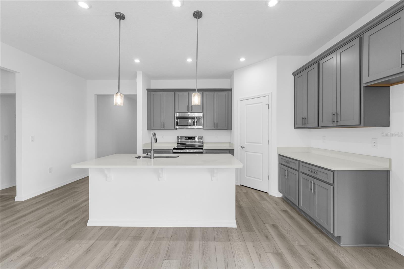 RESERVE AT COUNTRY CLUB LAKES ESTATES - Residential