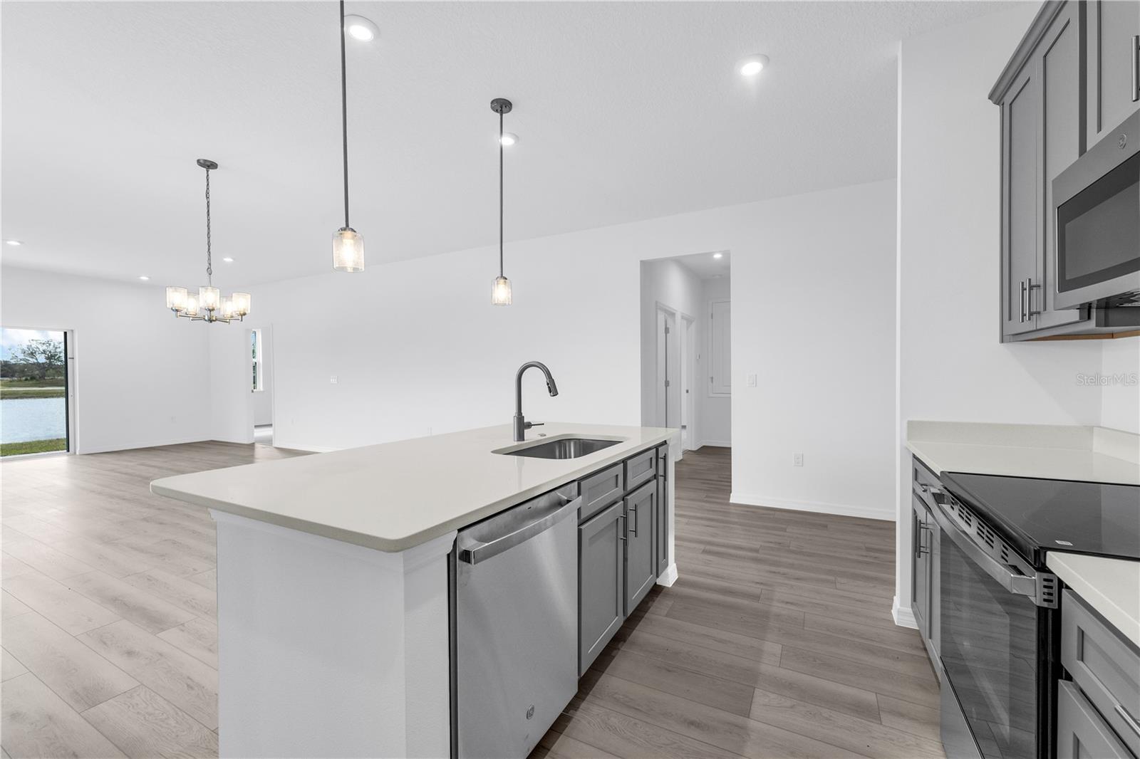 RESERVE AT COUNTRY CLUB LAKES ESTATES - Residential