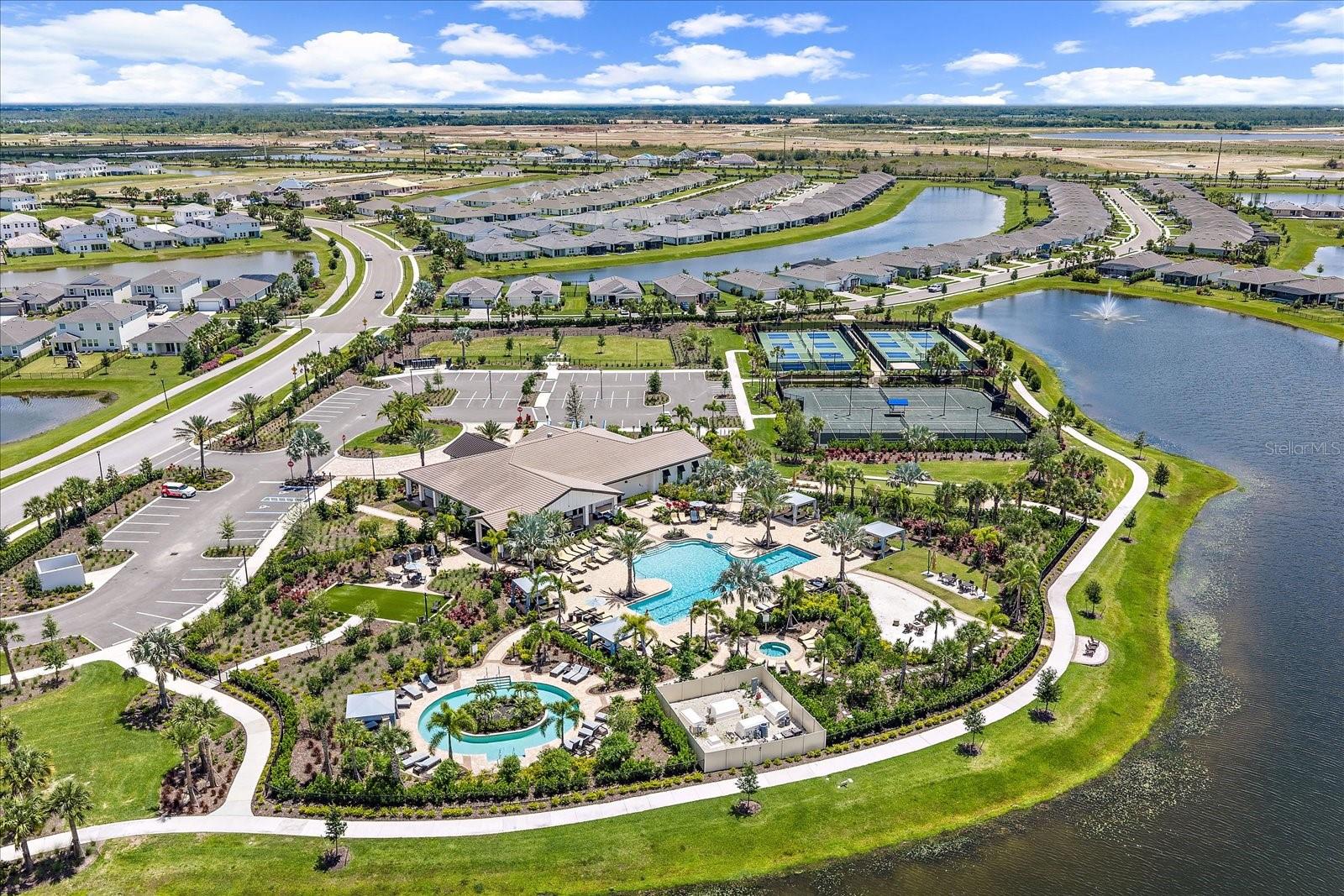 STAR FARMS AT LAKEWOOD RANCH - Residential