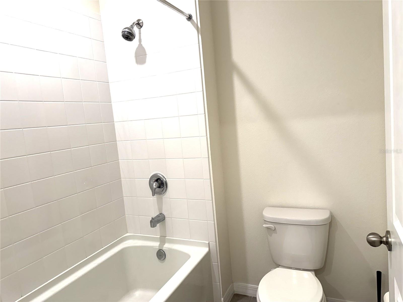 PROMENADE ESTATES PH I - Residential Lease