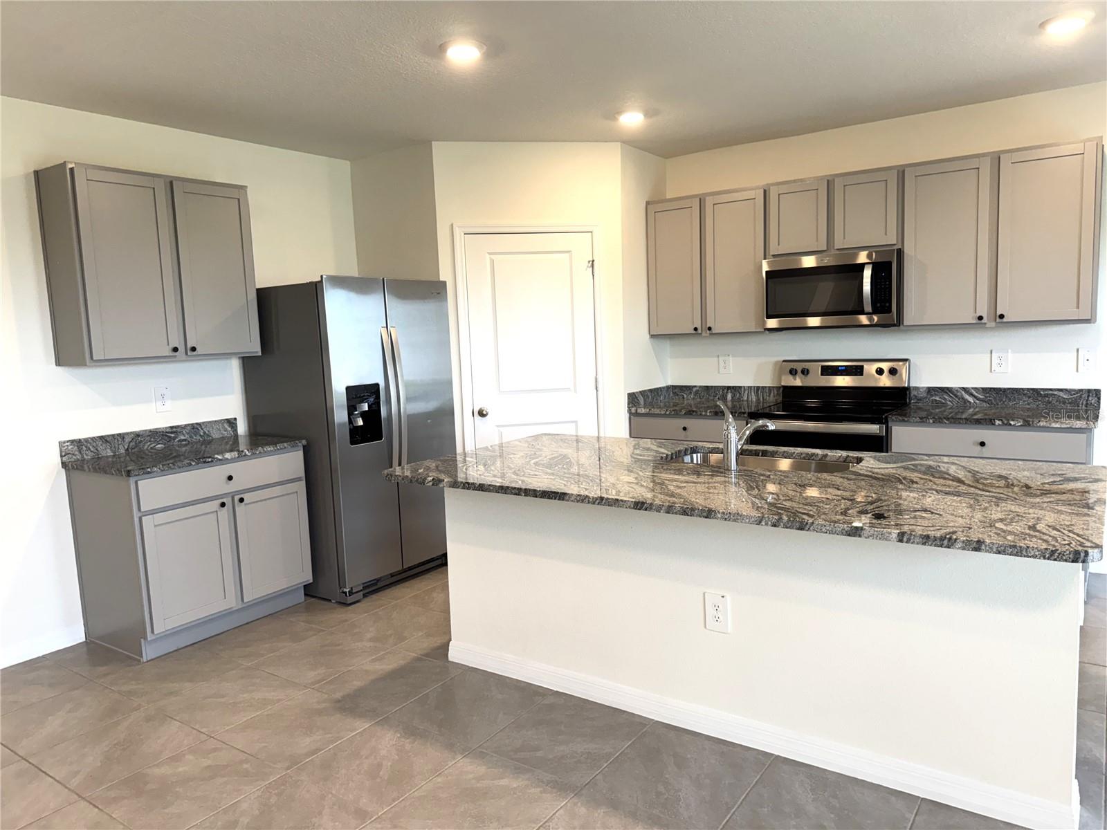 PROMENADE ESTATES PH I - Residential Lease