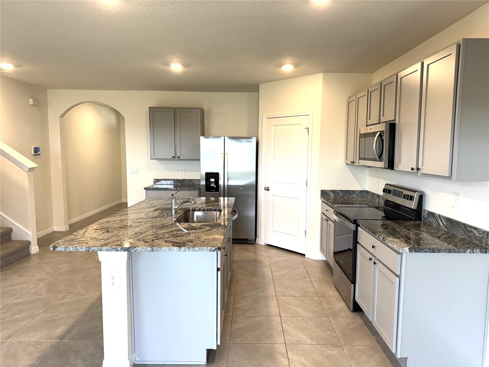 PROMENADE ESTATES PH I - Residential Lease