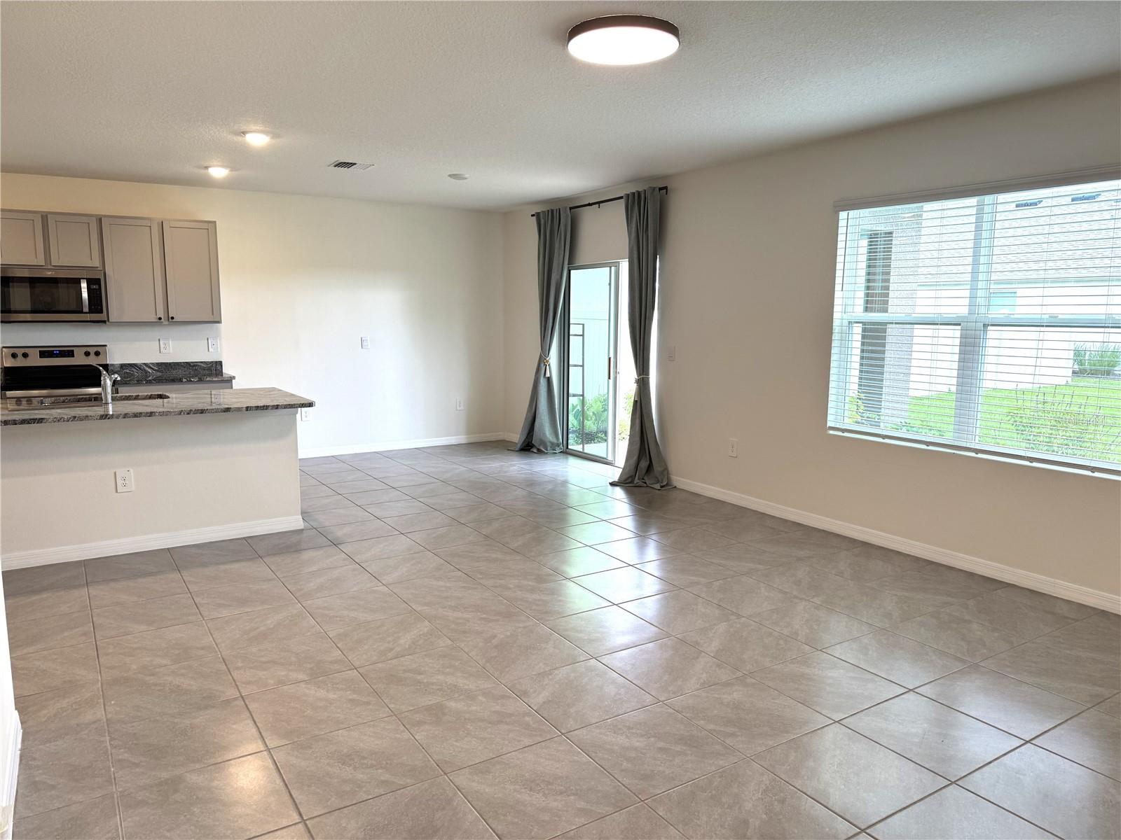 PROMENADE ESTATES PH I - Residential Lease