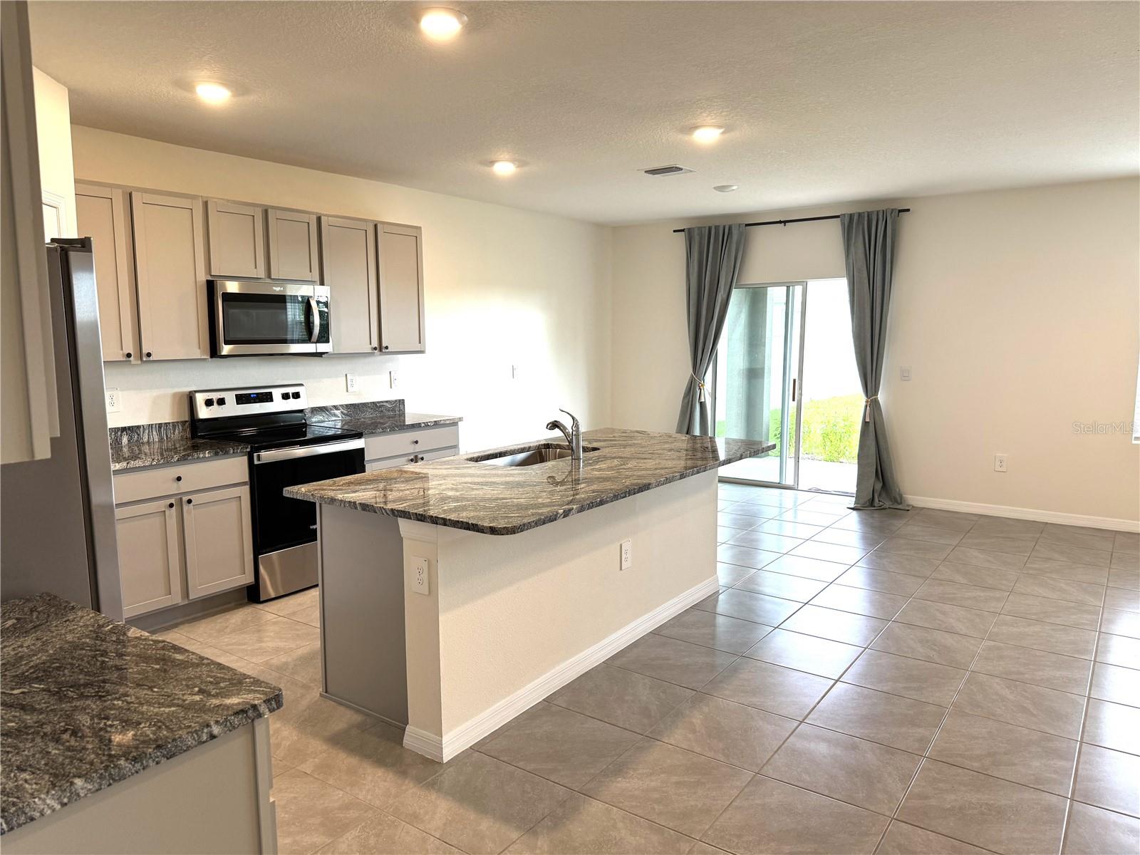 PROMENADE ESTATES PH I - Residential Lease