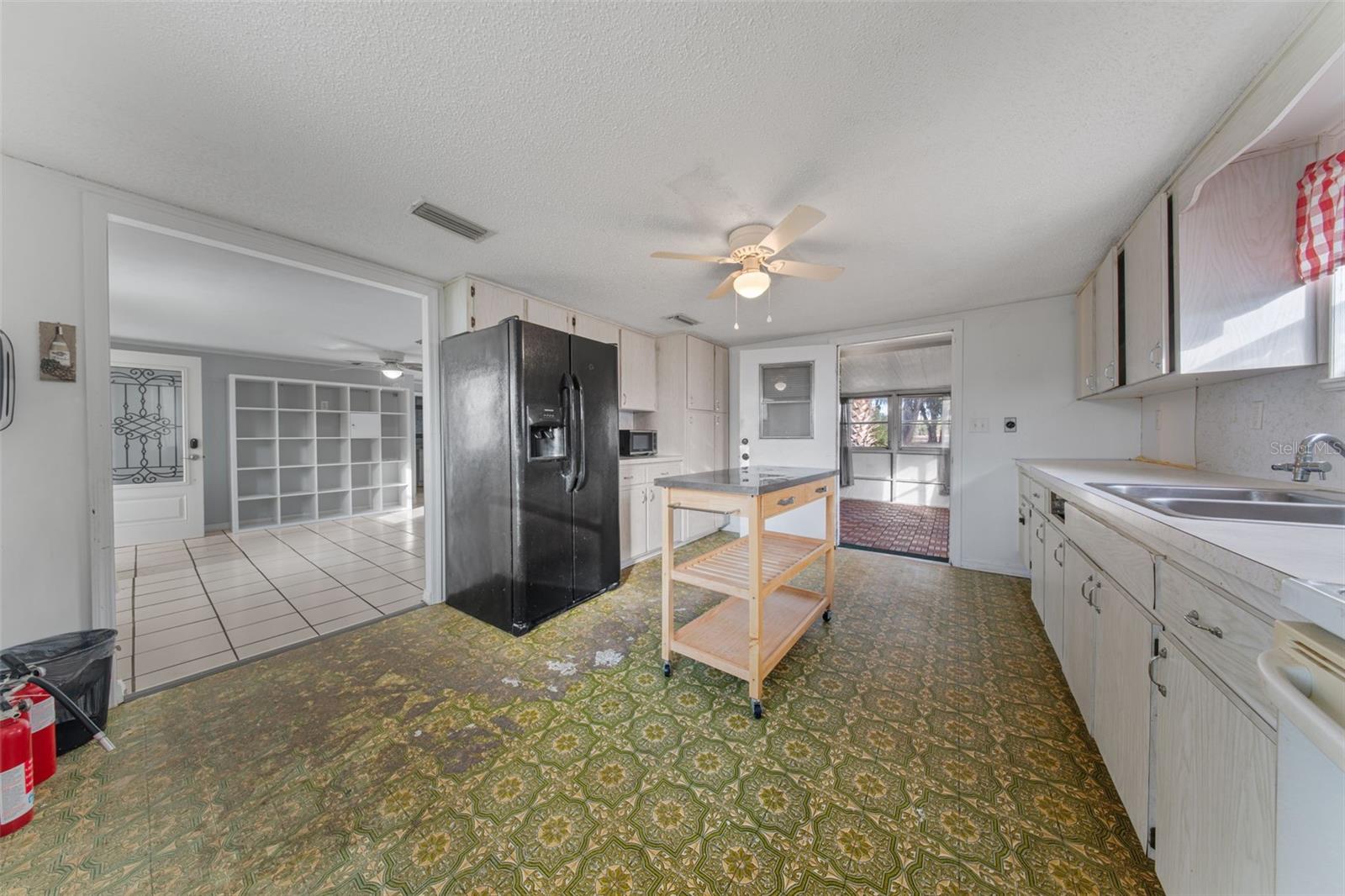 LAKE HELEN BLK 26 W 01/2 FOGLER - Residential