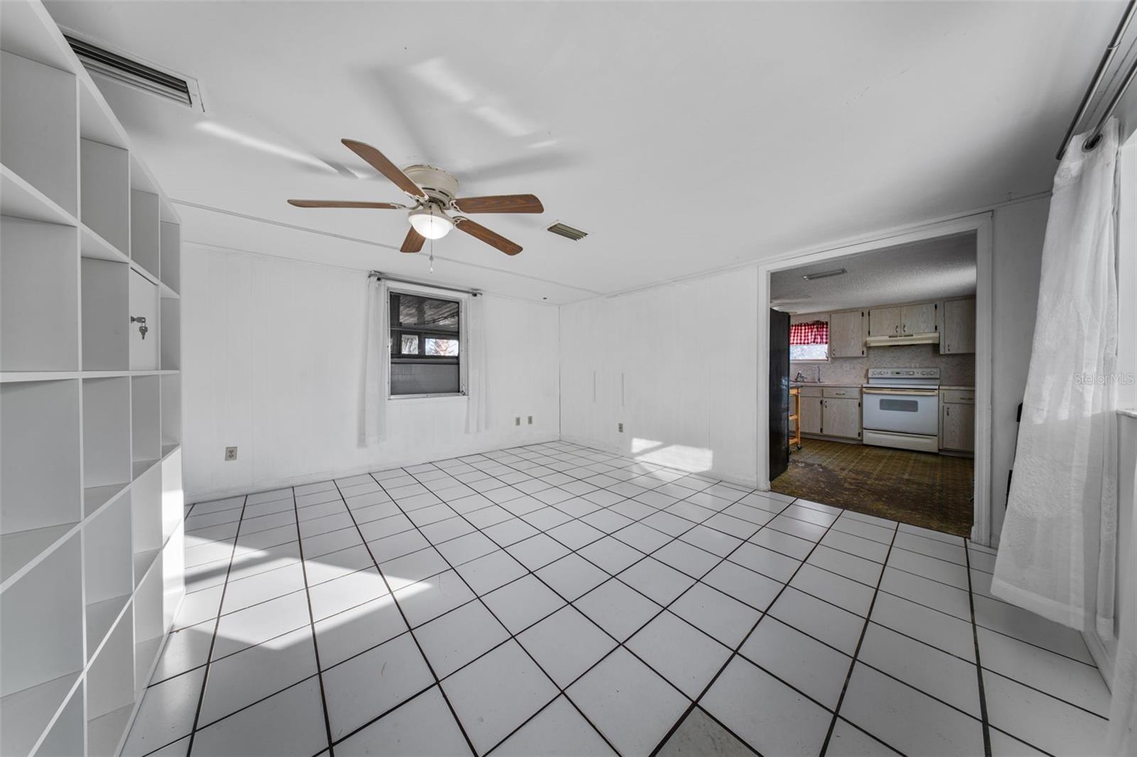 LAKE HELEN BLK 26 W 01/2 FOGLER - Residential