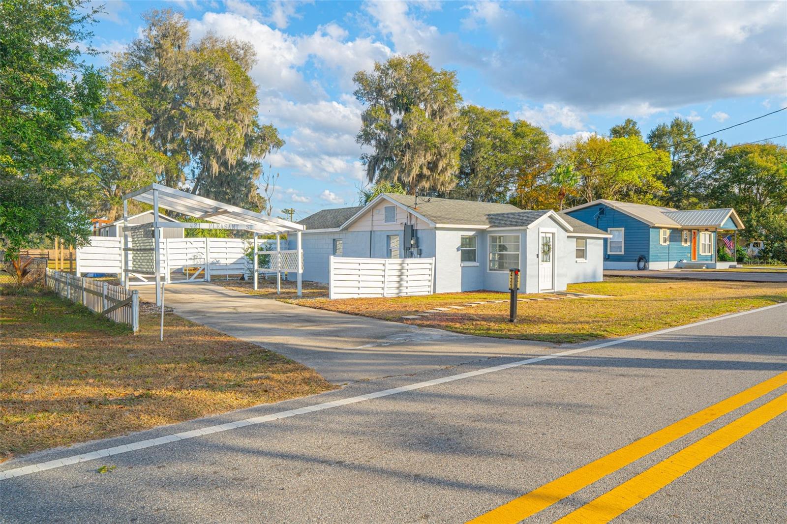 LAKE HELEN BLK 26 W 01/2 FOGLER - Residential