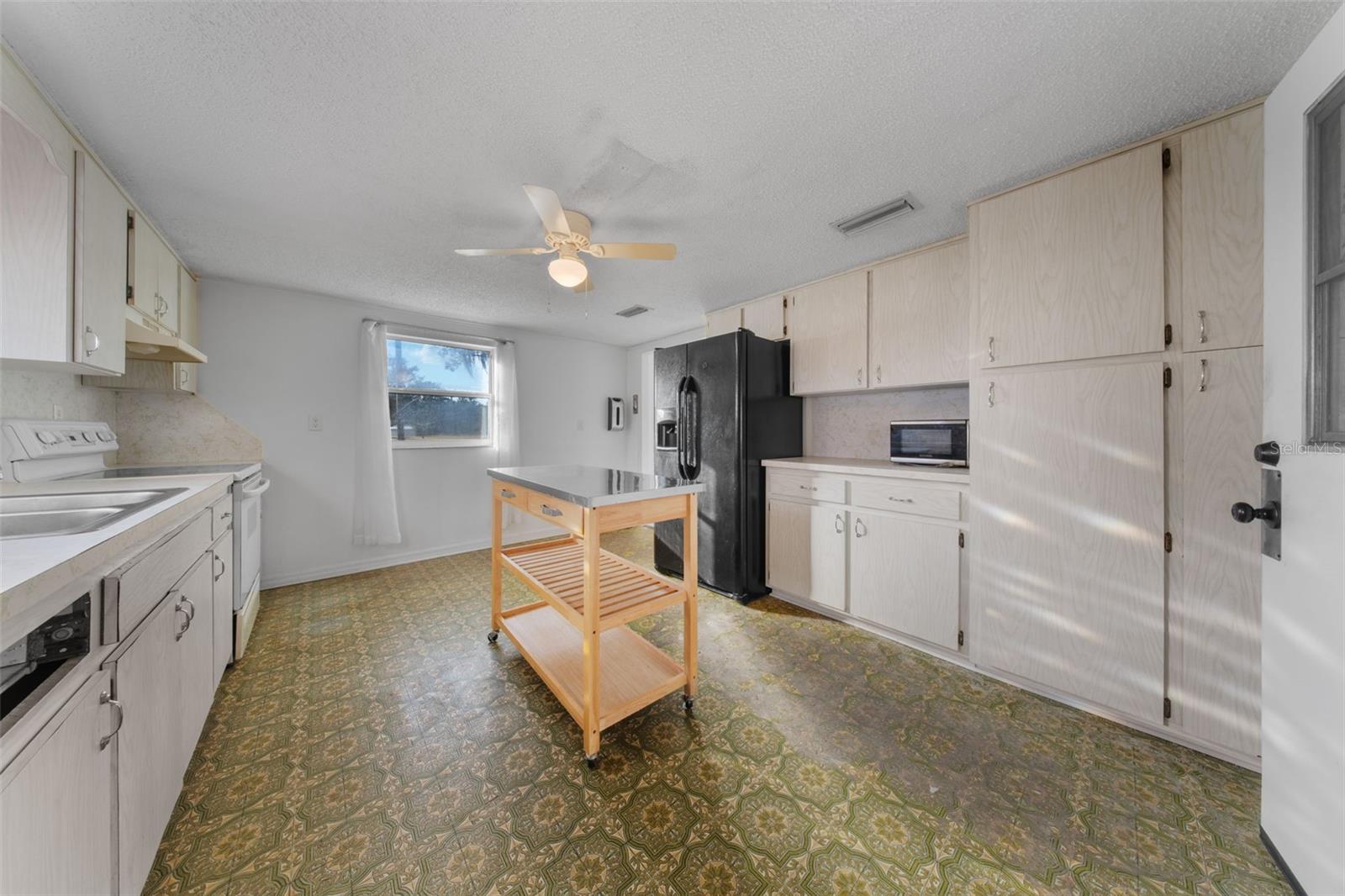 LAKE HELEN BLK 26 W 01/2 FOGLER - Residential