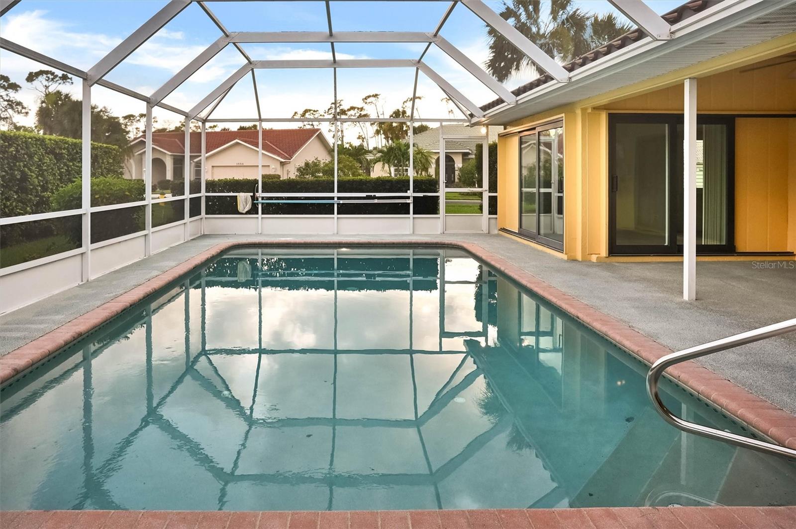 Search Properties for Sale 4 1565 WATERFORD DRIVE