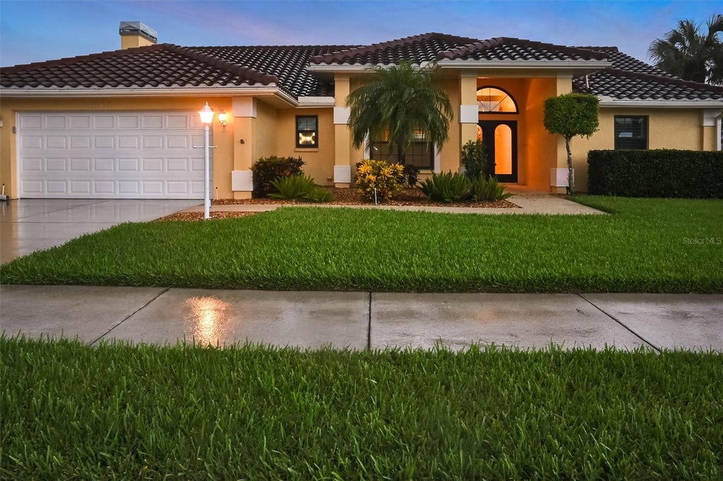 Photo of 1565 Waterford Drive, Venice, FL 34292 (MLS # N6145147)