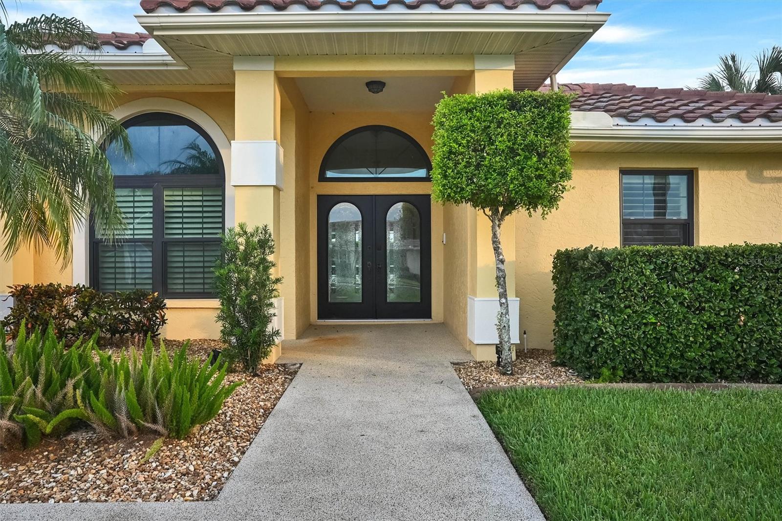 Search Properties for Sale 3 1565 WATERFORD DRIVE