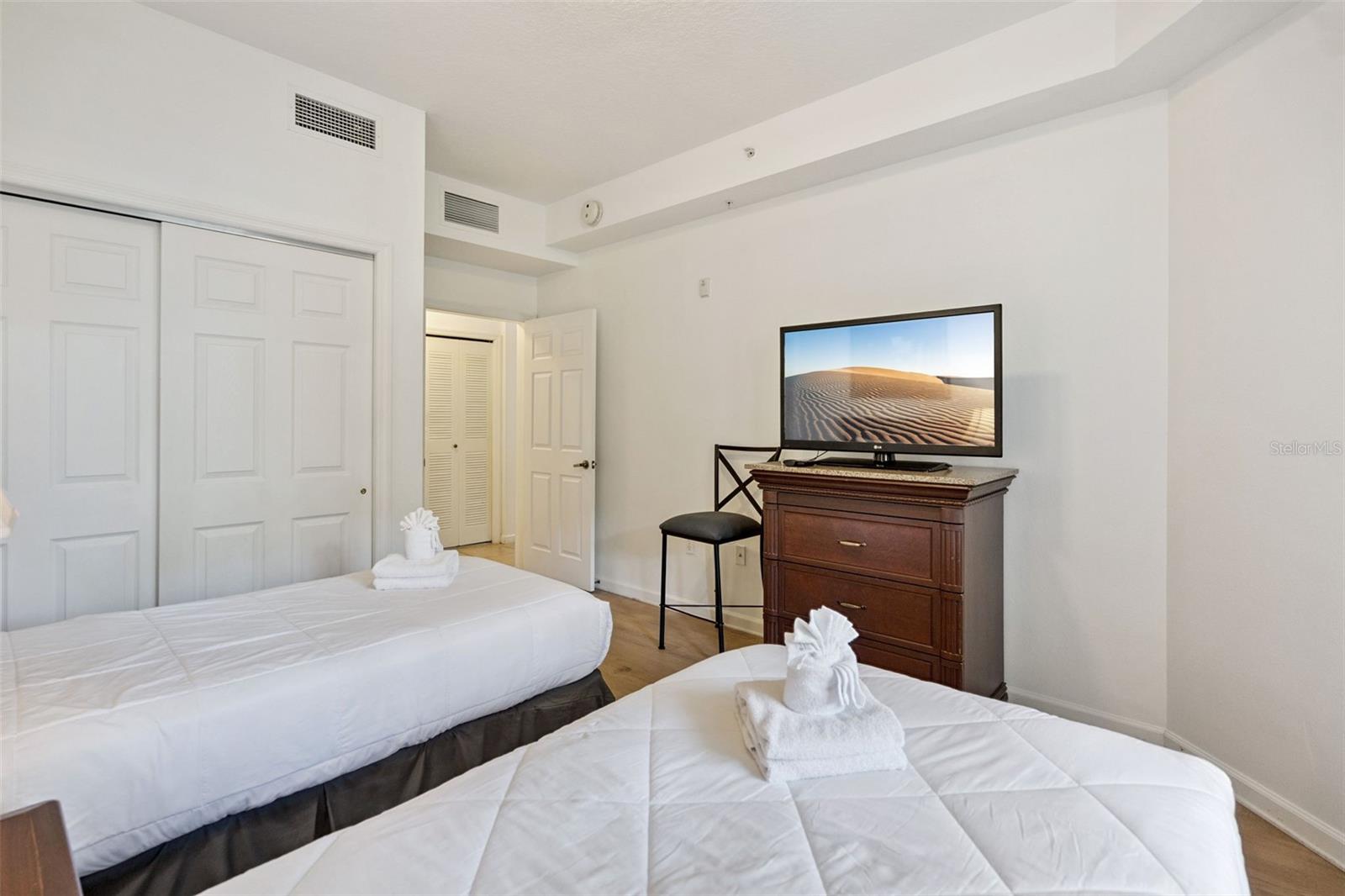 WORLDQUEST RESIDENCE - Residential