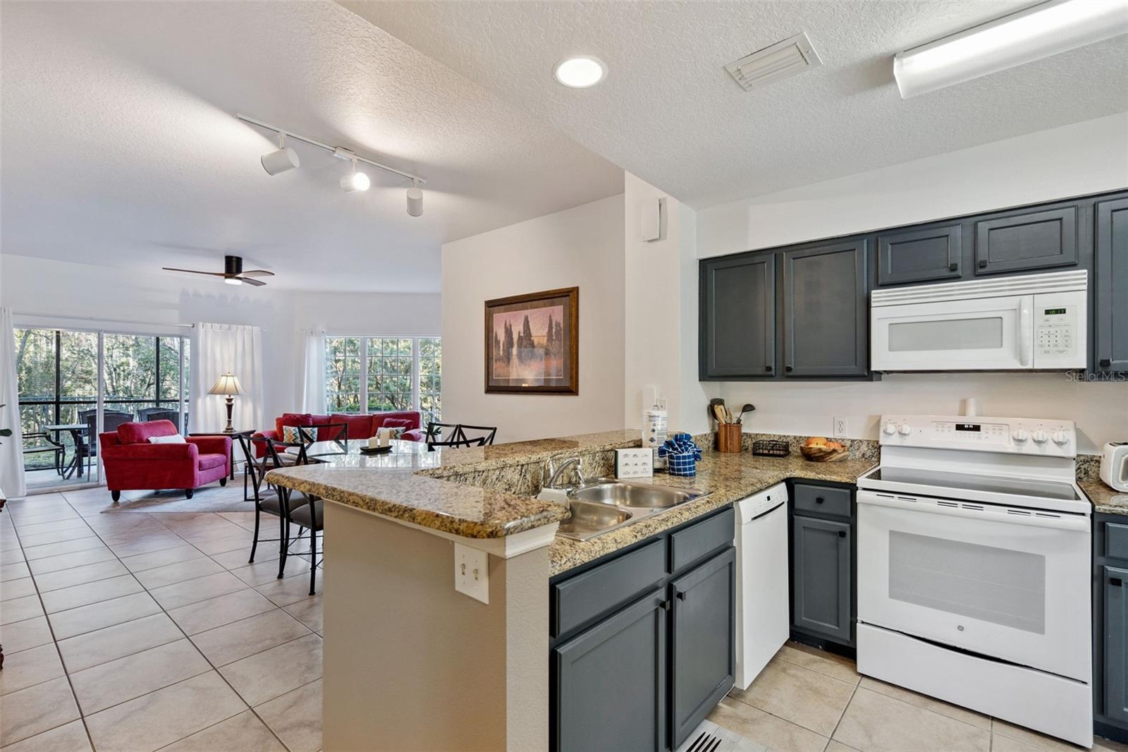 WORLDQUEST RESIDENCE - Residential