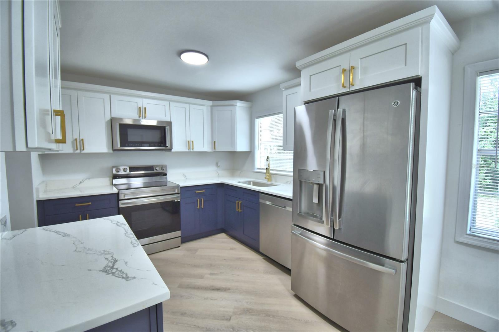 808 OAKMONT COURT