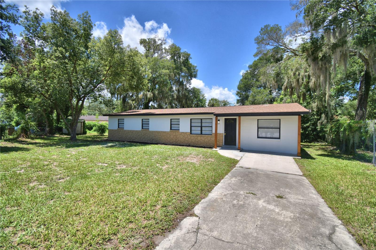 808 OAKMONT COURT