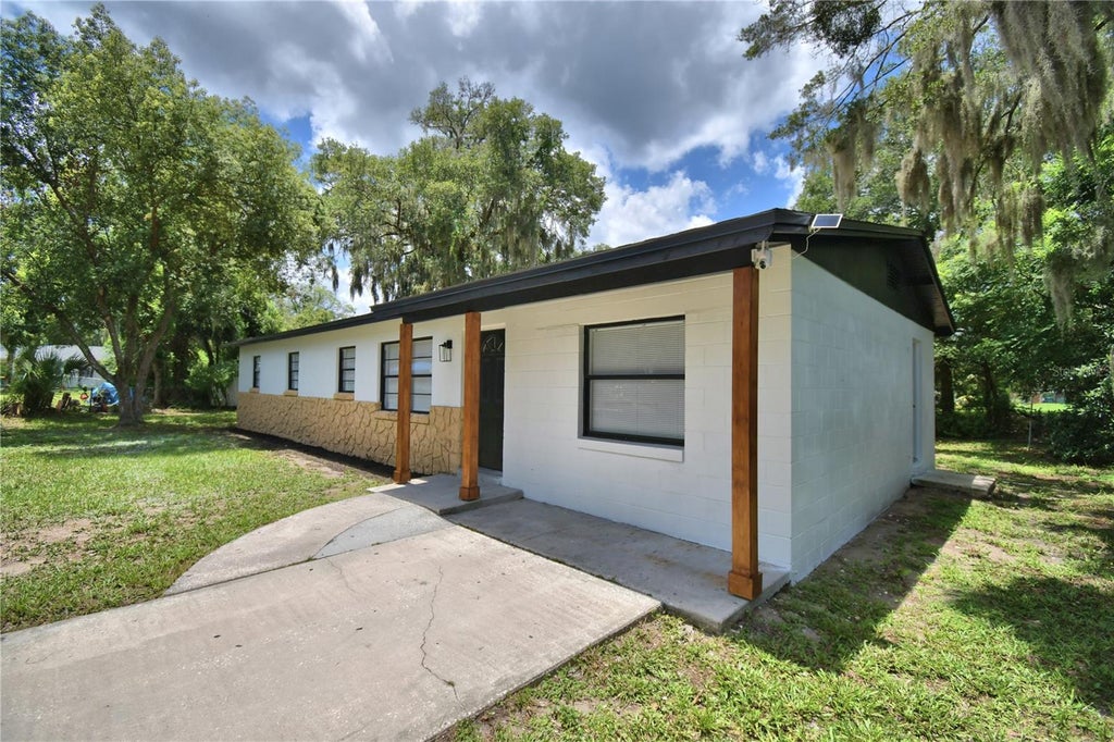 Photo of 808 Oakmont Court, Deland, FL 32720 (MLS # S5153184)