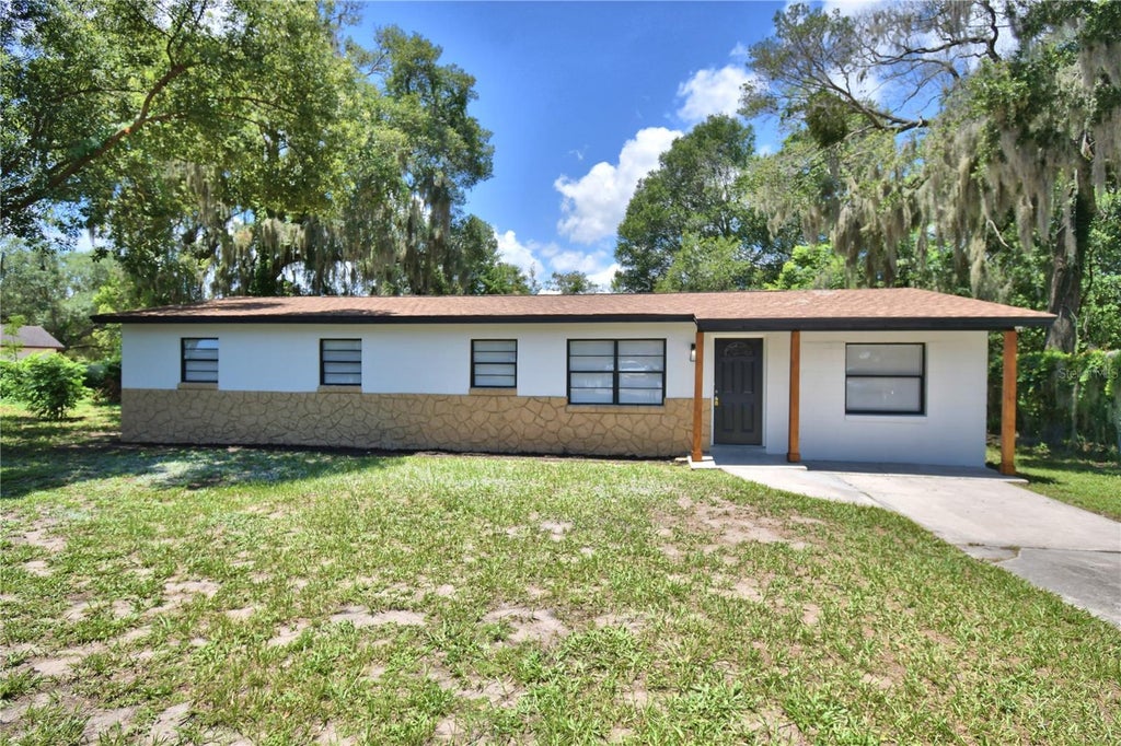 Photo of 808 Oakmont Court, Deland, FL 32720 (MLS # S5153184)