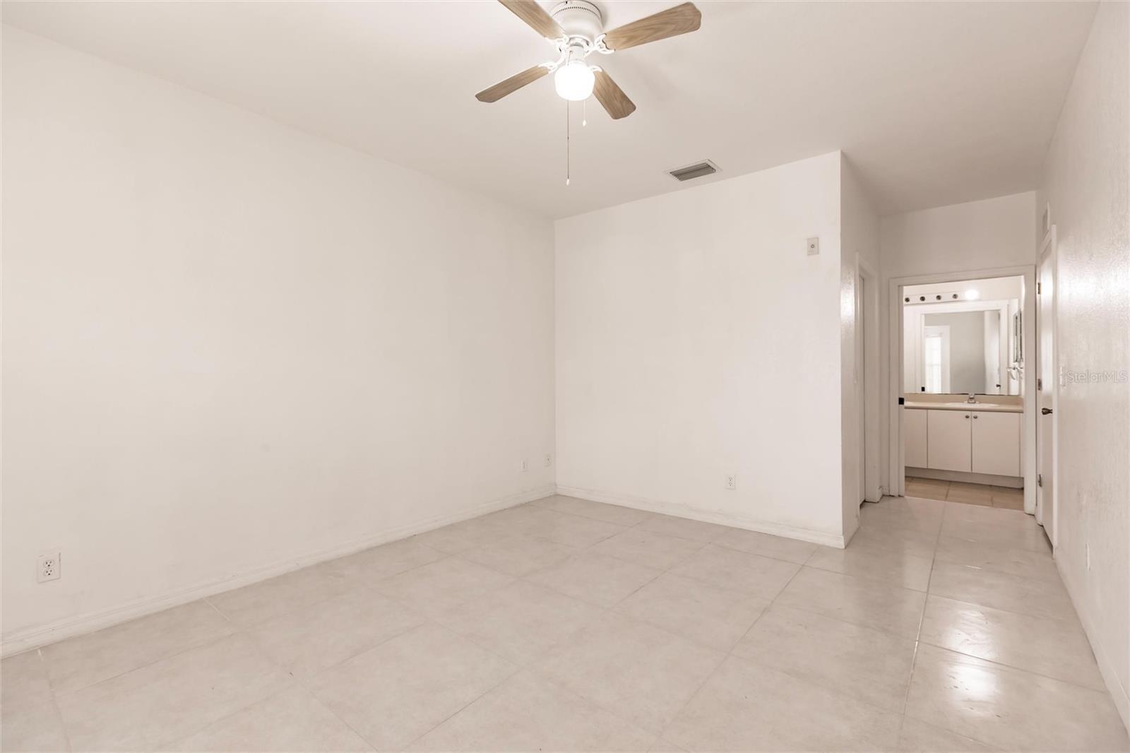 COVE/SIX MILE CYPRESS CONDO - Residential Lease