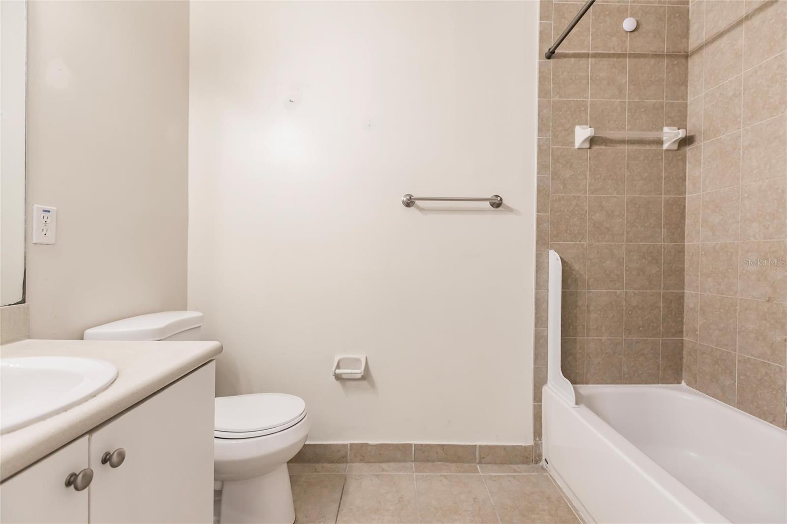 COVE/SIX MILE CYPRESS CONDO - Residential Lease