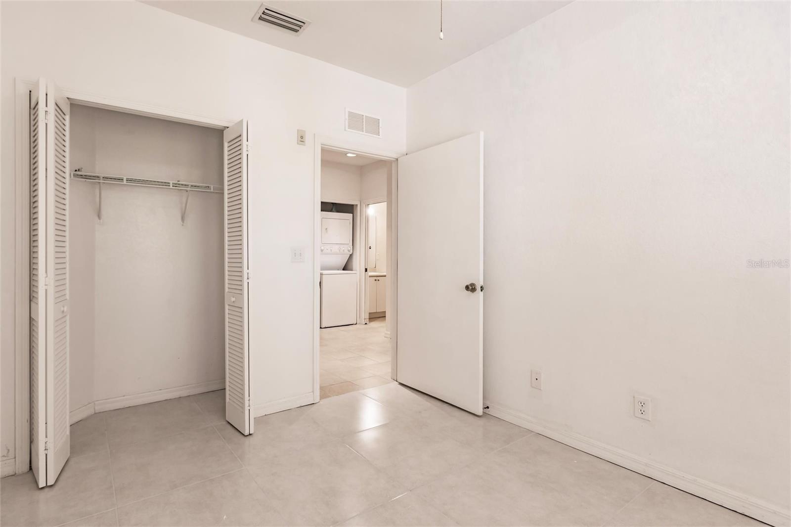 COVE/SIX MILE CYPRESS CONDO - Residential Lease