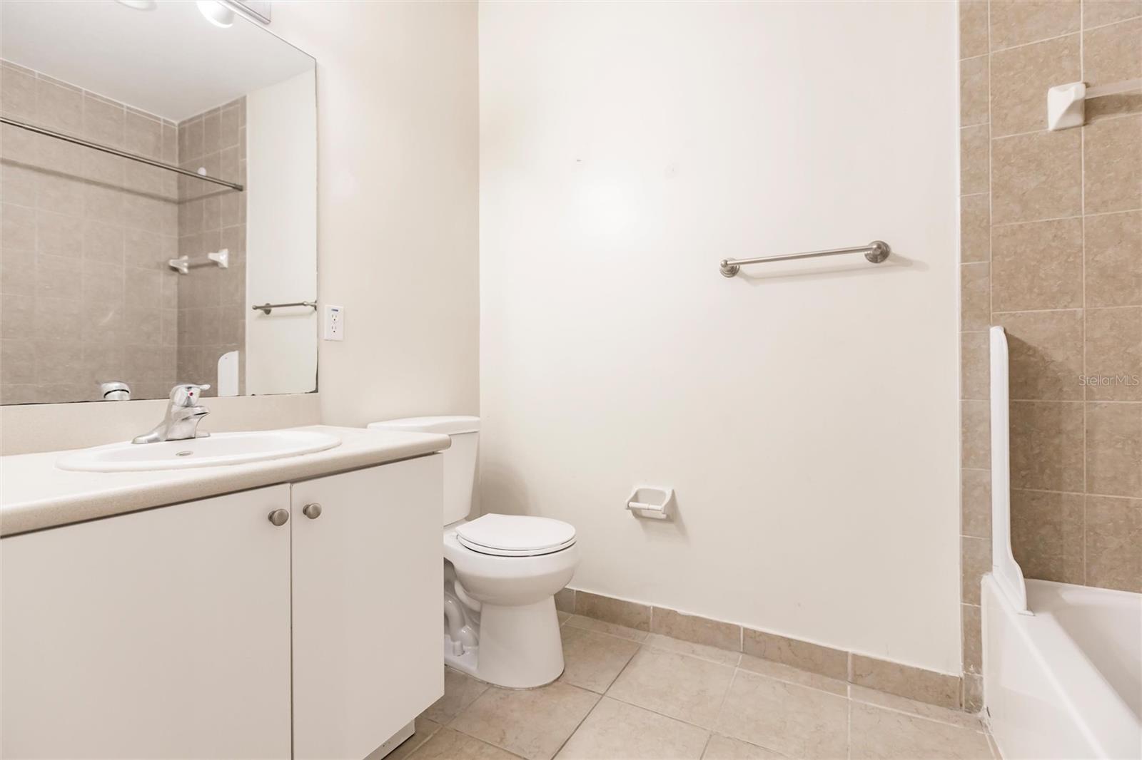 COVE/SIX MILE CYPRESS CONDO - Residential Lease