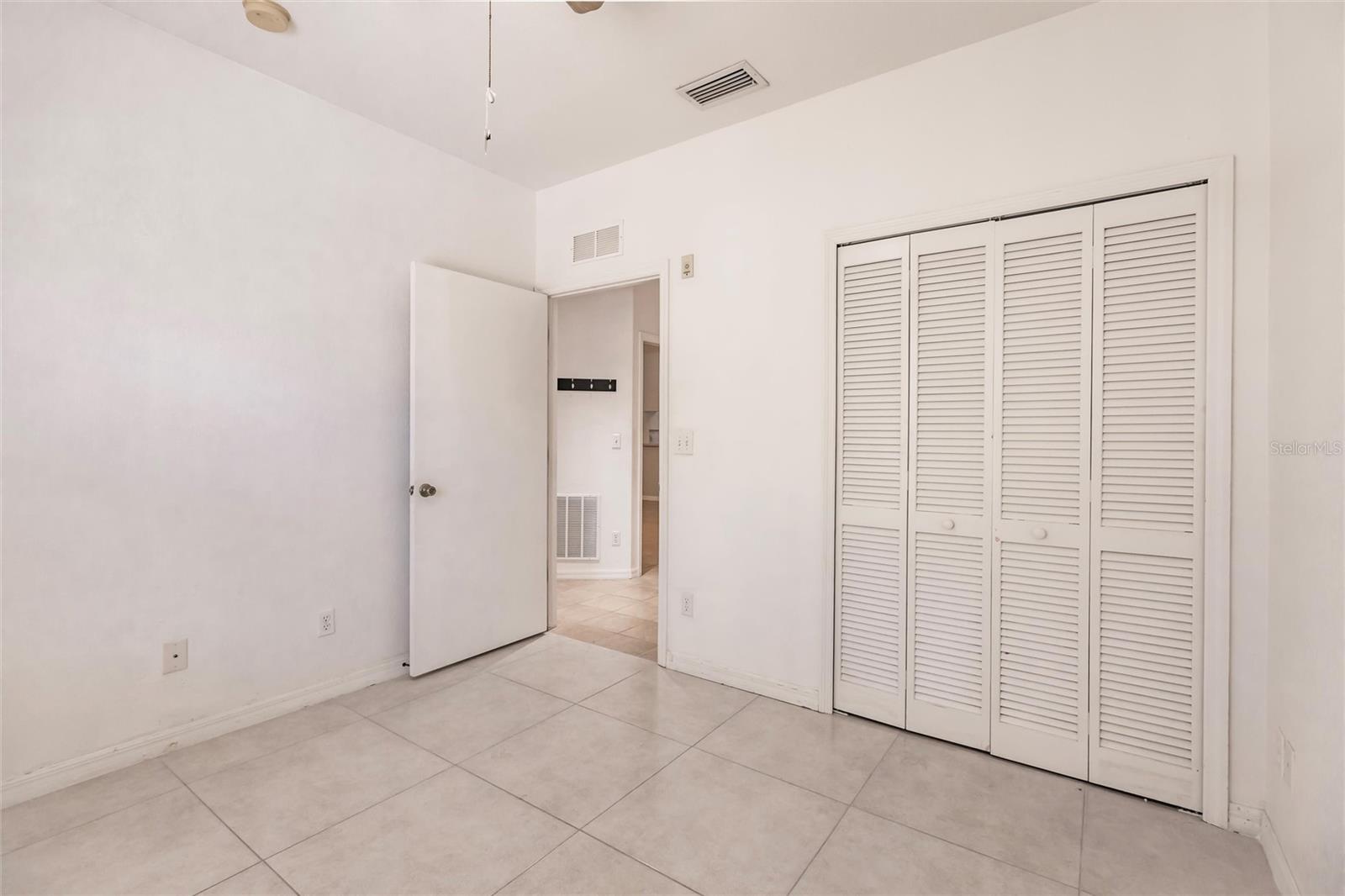 COVE/SIX MILE CYPRESS CONDO - Residential Lease