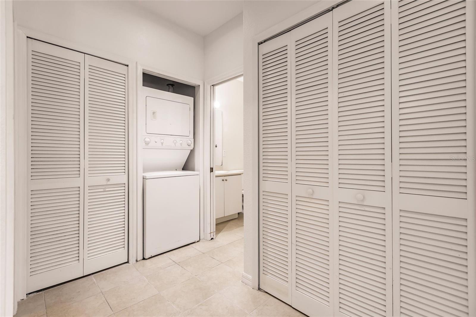 COVE/SIX MILE CYPRESS CONDO - Residential Lease