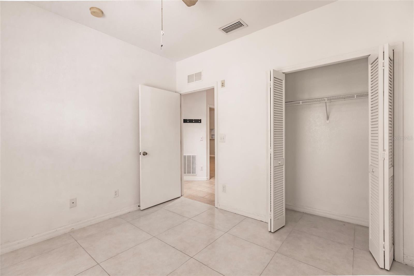 COVE/SIX MILE CYPRESS CONDO - Residential Lease