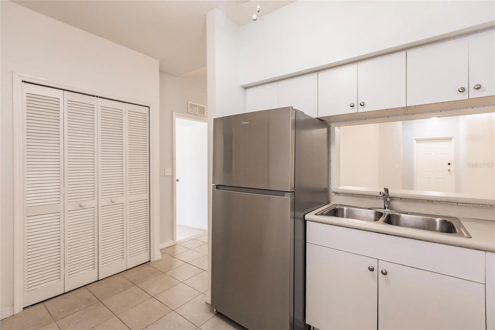 COVE/SIX MILE CYPRESS CONDO - Residential Lease